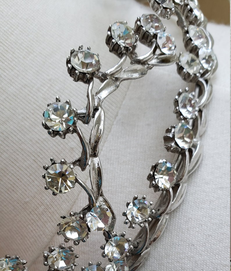 Lovely Scalloped Design Rhinestone Tiara