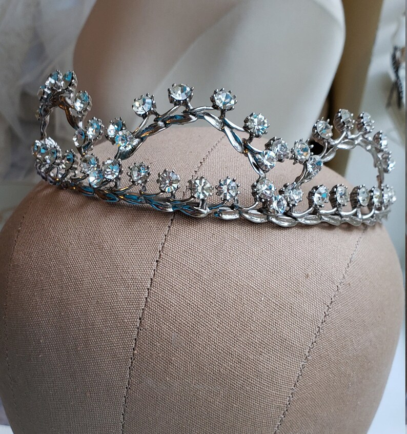 Lovely Scalloped Design Rhinestone Tiara
