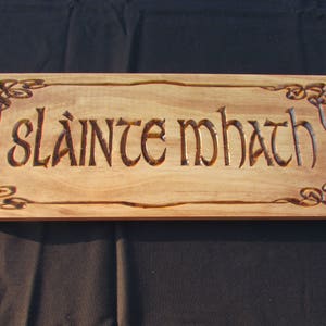 Slàinte Mhath; Gälische Gute Gesundheit; Gälischer Trink toast 14&quot; geschnitztes Holz; Schotten;