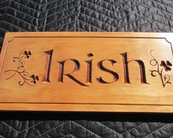 Irisches Schild aus geschnitztem Holz: Irland-Stolz-Plakette