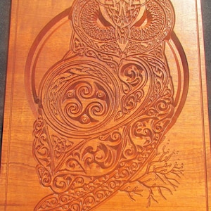 Eulen;Eulen Kunst;Eulen Plakette; Keltische Eule; Geschnitzte Eule; Holz Eule