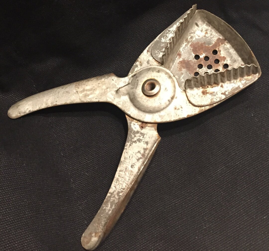 Irvin Ware Vintage Hand Juice Press Squeezer Extractor