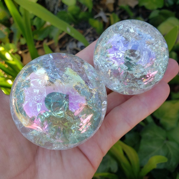 Angel Aura Crackle Sphere – wunderschöne, lichtreflektierende, einzigartige Kristallkugel – 1,9" bis 3,1" Aura-Kristallglaskugel