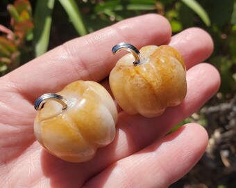 Small Yellow Jade Pumpkin - Confidence, Wisdom, Personal Power, Luck - Cute Pumpkin Crystal Carved  Halloween Decor