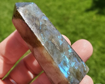 Small Flashy Labradorite Tower - Spiritual Connection, Awareness, Higher Self, Wisdom, Dreams - Lab Crystal Point Healing Gemstone