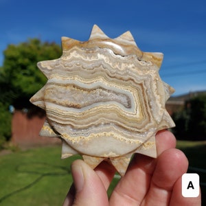 Sol de ágata de encaje amarillo, fuerza, coraje, estabilidad emocional, piedra preciosa curativa tallada en el sol de cristal amarillo
