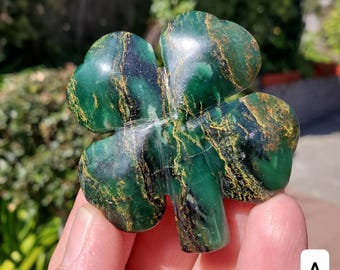 Cute Emerald Clover - Heals Heart Chakra, Compassion, Acceptance, Wisdom, Confidence - Green Emerald Crystal Clover Healing Gemstones