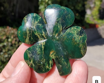 Cute Emerald Clover - Heals Heart Chakra, Compassion, Acceptance, Wisdom, Confidence - Green Emerald Crystal Clover Healing Gemstones