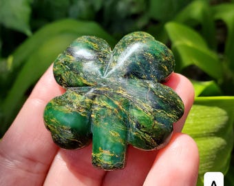 Cute Emerald Clover - Heals Heart Chakra, Compassion, Acceptance, Wisdom, Confidence - Green Emerald Crystal Clover Healing Gemstones