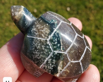 Grape Agate Turtle - Self Confidence. Psychic Protection, Dreams, Intuition - Purple and Green Turtle Carving Crystal Healing Gemstones