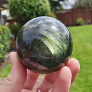 Esfera llamativa de labradorita: conciencia, conexión, intuición - Piedra preciosa curativa de cristal de labradorita en forma de bola de cristal