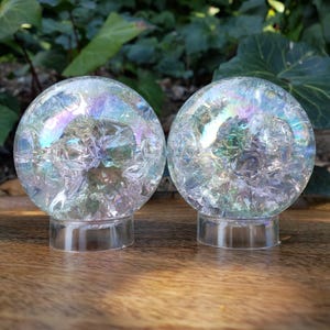 Lampe d&#39;appoint Aura en verre craquelé - Belle lumière réfléchissant la boule de cristal unique en son genre - Boule de cristal de 1,9 à 3,1 po. Décoration d&#39;intérieur Ambiance