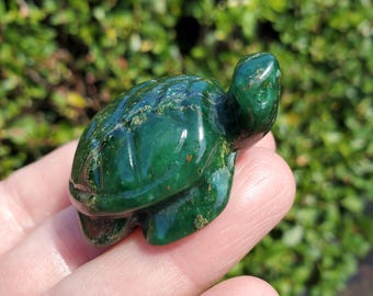 Small Emerald Turtle Carving - Heals Heart Chakra, Compassion, Acceptance, Wisdom, Confidence - Emerald Crystal Turtle Healing Gemstone