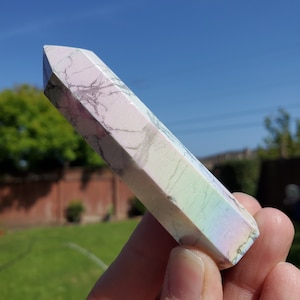 Aura Howlite Tower - Calm, Confidence, Emotional Healing, Strength - Howlite Crystal Point Healing Gemstones