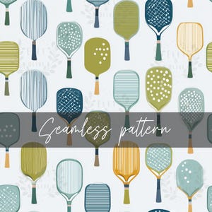 Puede incluir: Un patrón sin costuras con varias palas de pickleball en tonos verdes, azules y amarillos sobre un fondo blanco. Las palas tienen diferentes diseños, incluyendo rayas, puntos y patrones de malla. El texto "Seamless pattern" se muestra.