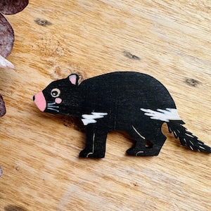 Demonio de Tasmania, animales australianos, grabado en bloque, broche de animal, broche de madera, Tasmania, idea de regalo, amante de la naturaleza, arte para vestir, animales