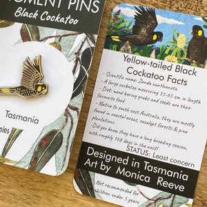 Svart kakadua nål, emaljnål, Tasmanien, nål, emaljsmycken, bärbar konst, iögonfallande brosch, fågelnål, originalkonst, fågelälskare, gåva bild 3