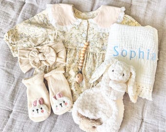 Personalized Baby Girl Gift Box | Luxury Newborn Gift Set | Baby Shower Gift Girl | Floral Outfit, Name Blanket & Keepsake Set