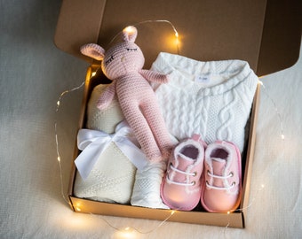 Newborn Gift Box, Warm and Cozy Gift Newborn Gift Box, Babyshower Gift, Baby girl Gift, Baby Girl Gift basket