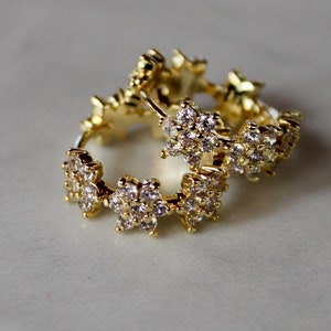 gold flower huggie hoop earrings, gift, gift for her, hoop earrings, gold earrings, flower earring, floral earring, jewelry, gold jewelry