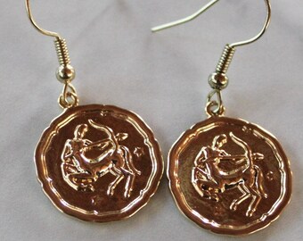 pendientes con dije de sagitario, pendientes, signo del zodíaco, pendientes del zodíaco, joyas, regalo, regalo para ella, pendientes menores de 25 años, joyas de oro, zodíaco sagitario