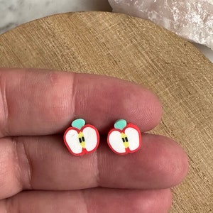 Pendientes de manzana, joyas de manzana, pendientes de manzana, pendientes de fruta, regalo para el profesor, regalo para ella, pendientes menores de 15 años, joyería, vacaciones, regalo