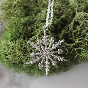 collana con ciondolo fiocco di neve, collana fiocco di neve in argento, regalo, regalo per lei, collana sotto i 30, gioielli, collana in argento, gioielli in argento, neve