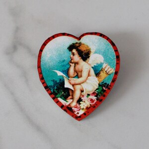 spilla a cuore, spilla a cuore, San Valentino, amore, spilla d'amore, cuore vintage, spilla per cartolina vintage, regalo, regalo per lei, spilla sotto i 10, gioielli
