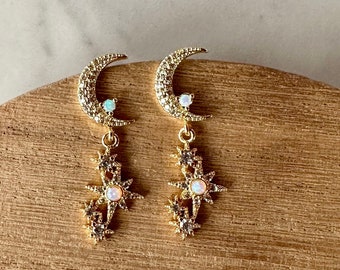 maan- en steroorbellen, opaaloorbellen, hangoorbellen, delicate sieraden, gouden oorbellen, gouden sieraden, opaal, opaalster, opaalmaan, hemel