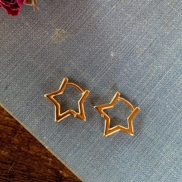 star huggie earrings // gold huggies // small hoops // gold earrings // hypoallergenic // gift // gift for her // earrings // jewelry // mom