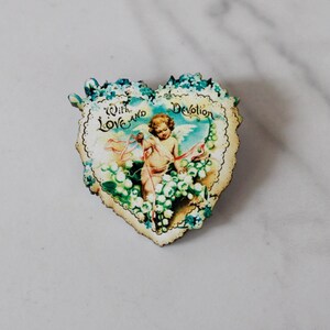 spilla a cuore, spilla a cuore, San Valentino, amore, spilla d'amore, cuore vintage, spilla per cartolina vintage, regalo, regalo per lei, spilla sotto i 10, gioielli