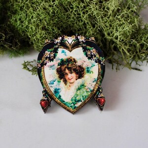 spilla a cuore, spilla a cuore, San Valentino, amore, spilla d'amore, cuore vintage, spilla per cartolina vintage, regalo, regalo per lei, spilla sotto i 10, gioielli