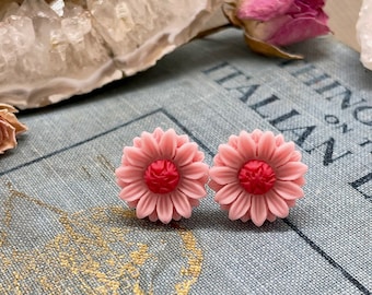 pink daisy earrings // daisy studs // daisies // jewelry // gift // earrings // stud earrings // hypoallergenic // gift for her