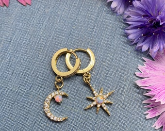 maan en ster knuffel oorbellen, knuffel oorbellen, gouden oorbellen, hypoallergene sieraden, opaal sieraden, cadeau, vakantie, moederdag, hemels