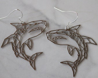 pendientes de tiburón de plata, pendientes de tiburón, pendientes por menos de 20, regalo, regalo para ella, pendiente colgante, joyería de verano, tiburón, gran tiburón blanco, océano