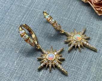 Opal Star Burst Huggie Ohrringe, Gold Ohrringe, Brautjungfer Ohrring, Geschenk, Sterling Silber, Opal, Schmuck, Urlaub, Geschenk für Mama, Valentines