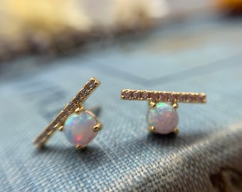aretes de ópalo, aretes de oro, arete de dama de honor, regalo para ella, plata de ley, aretes de barra, arete minimalista, arete de declaración
