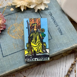 Tarot de la reine des baguettes // épingle de tarot // épingle // épingle en bois // carte de tarot