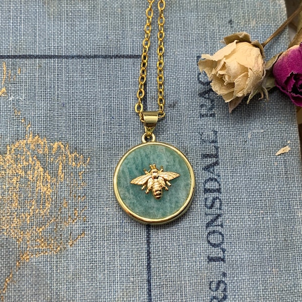 honey bee necklace // aventurine // bee necklace // gold necklace // gift for her // jewelry // necklace // gift