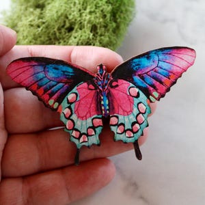 borboleta rosa, broche de borboleta, joias de borboleta, presente, presente para ela, broche, broche abaixo de 10, joias, dia das mães, broche de madeira, broche de madeira,