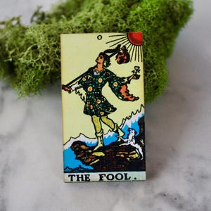 le tarot idiot, épingle de tarot, épingle, épingle en bois, carte de tarot, vacances, épingle de moins de 10 ans, bijoux de moins de 10 ans, cadeau pour elle, cadeau, bijoux de tarot idiot