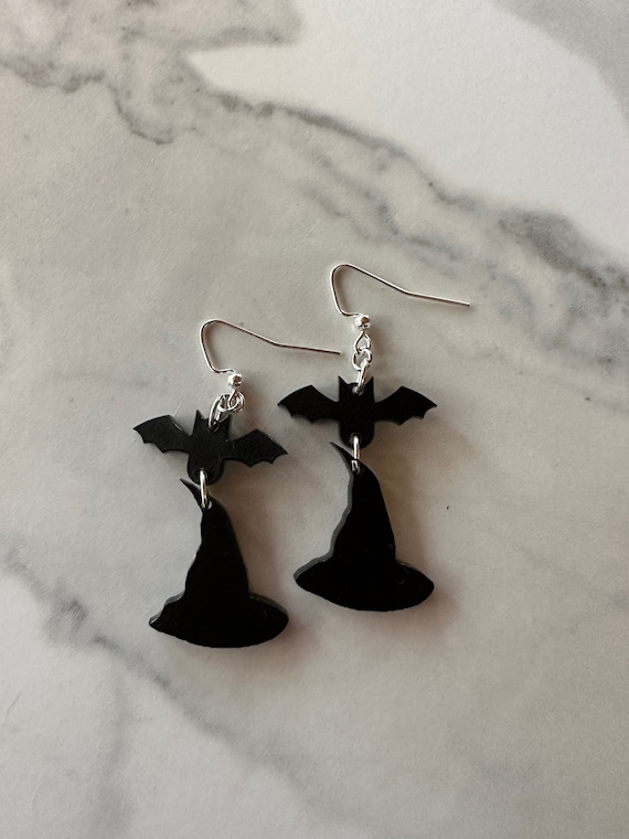 Acryl Hexe Ohrringe – Mit Hut, Besen & Fledermaus-Motiven, 30x30 Mm, Hypoallergen, Für Halloween & Geschenke