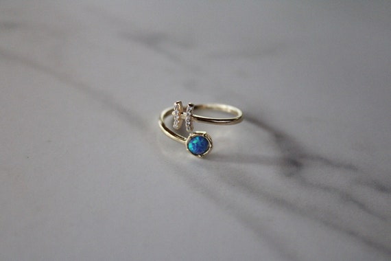 Anello Pesci in oro, anello opale blu, oroscopo Pesci, zodiaco