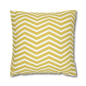 Elegante funda de cojín con estampado de chevrones amarillos: ¡una moderna funda de cojín para sofá, sillón y habitación infantil! Un bonito detalle para el hogar esta primavera.