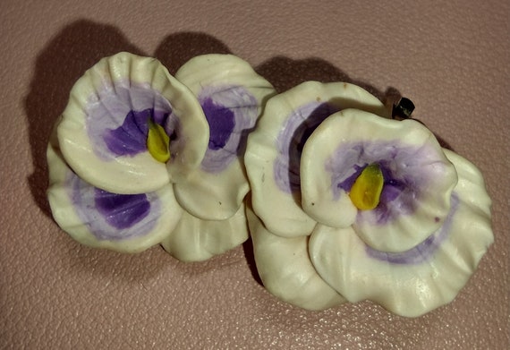 Lovely Lavender pansy clip on earrings - image 4