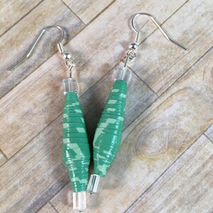 Groen papier parel oorbellen w/Clear accenten