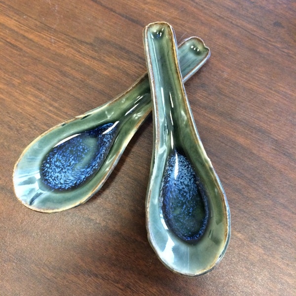 KLEINER blauer Löffel Keramik, Keramik Löffel, geschnitzte, asiatische Suppenlöffel Portion Löffel im peacock blaue grüne Glasur
