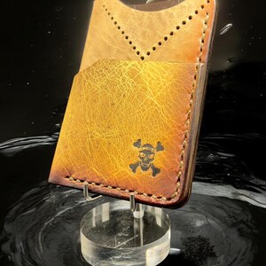 Cartera minimalista de cuatro bolsillos de cuero hecha de cuero italiano de primera calidad