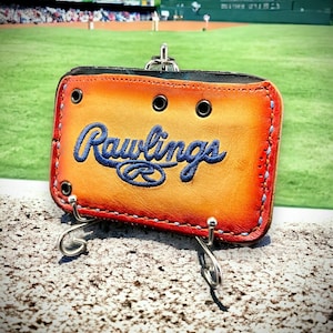 Cartera de béisbol de tres bolsillos de cuero minimalista reutilizada a partir de un guante de béisbol Rawlings