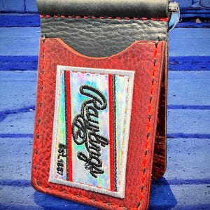 Cartera minimalista plegable con clip para billetes de béisbol y cuatro bolsillos de cuero